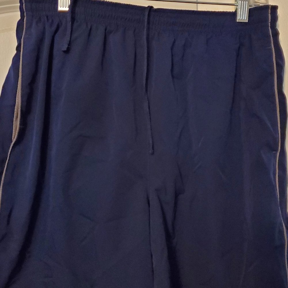 UNDER ARMOUR MEN'S LARGE LINED SHORTS NAVY